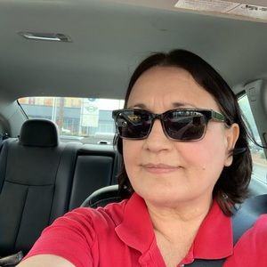 Meet your Posher, Alma